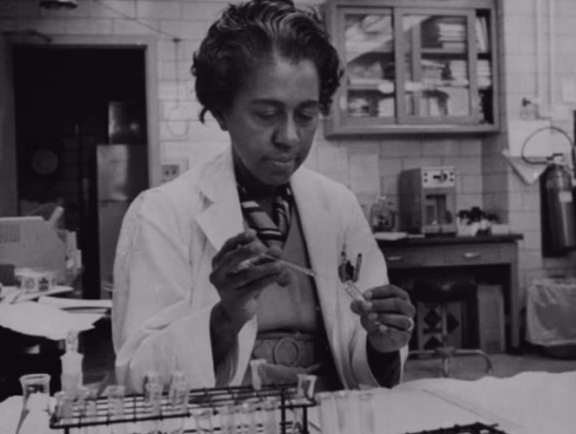 Alice Ball dans son laboratoire